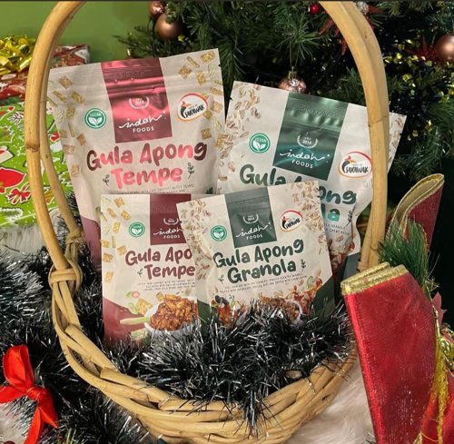 A gift basket of Gula Apong Tempe and Granola