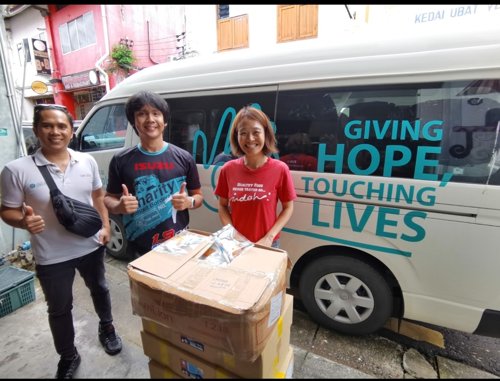 Delivering aid alongside Charity Without Borders