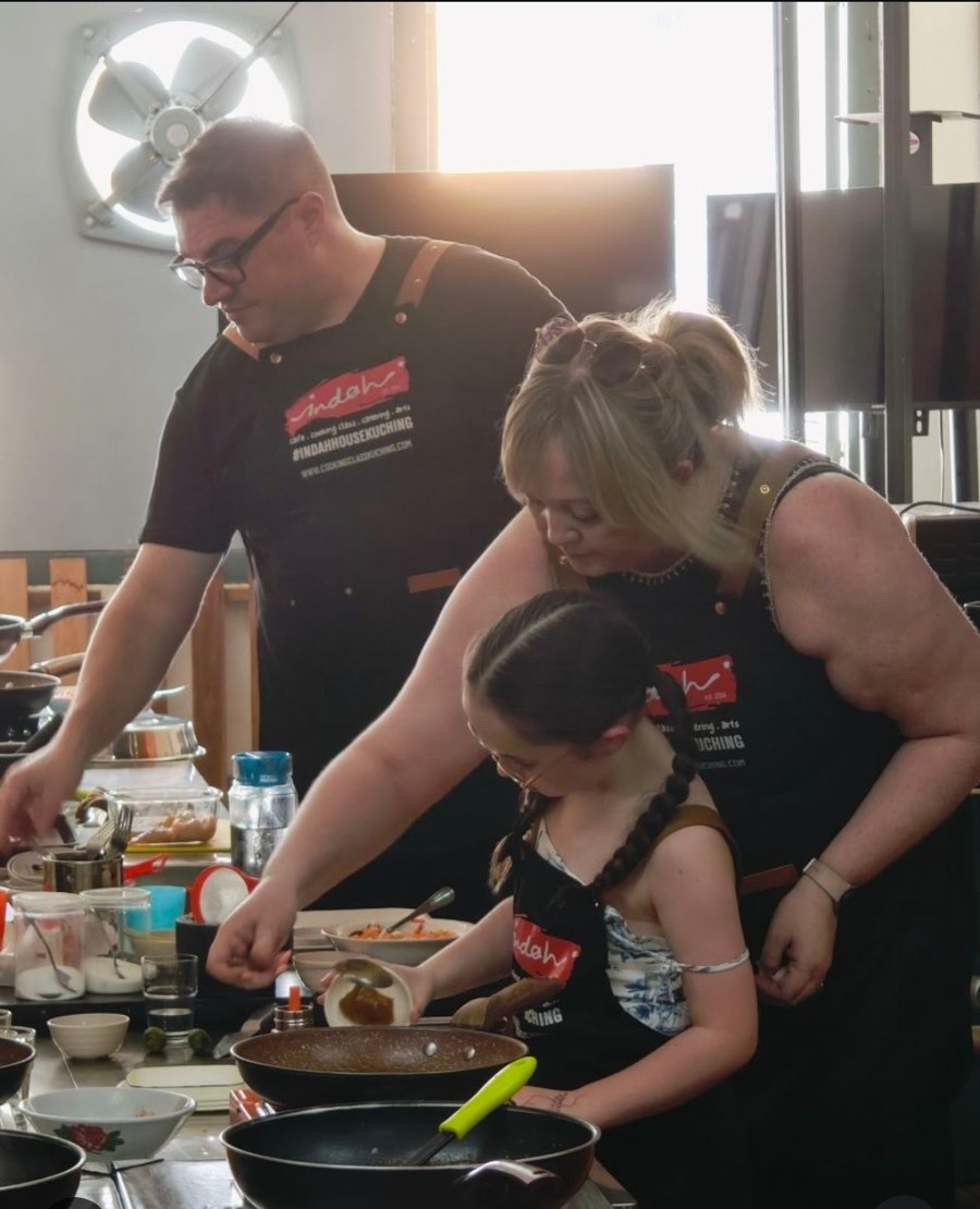 Hands-on cooking action at an Indah cooking class